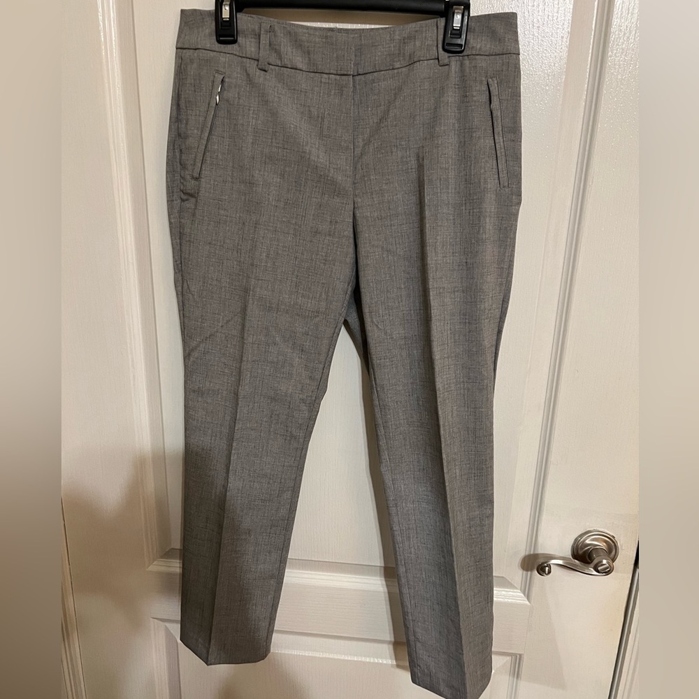 NY&Co 7th Avenue Design Studio Runway Fit Slim Leg in Sz. 8 in Gray.. NWOT..